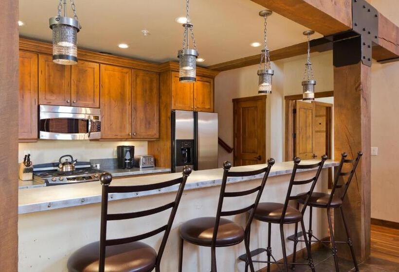 Апартаменты 3 Спальни, Silver Baron Lodge
