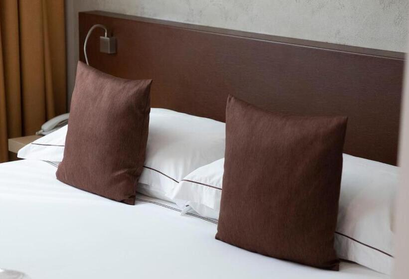 اتاق استاندارد چهار تخته, Airporthotel Verona Congress & Relax
