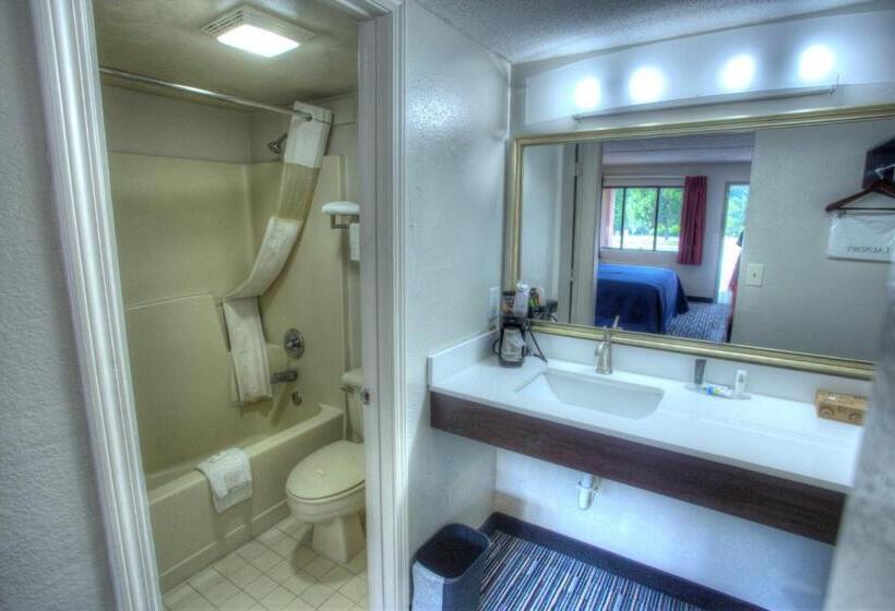 חדר סטנדרט עם מיטת קינג, Budgetel Inn And Suites Plus Helen