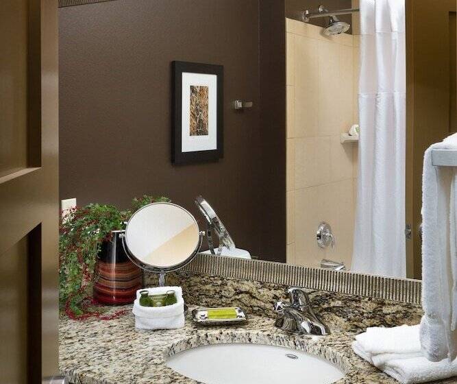 Номер Deluxe, Clubhouse Hotel And Suites