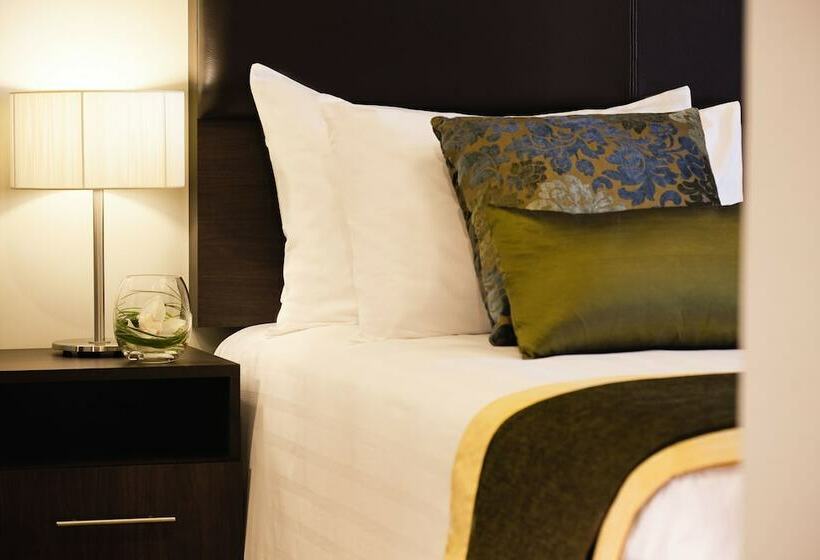 Deluxe Room, Mövenpick Hotel Apartments Al Mamzar Dubai