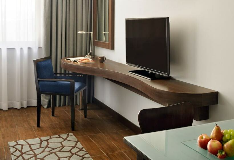 Deluxe Room, Mövenpick Hotel Apartments Al Mamzar Dubai