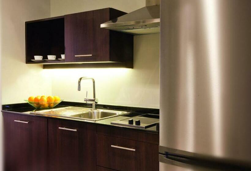 Superior Room, Mövenpick Hotel Apartments Al Mamzar Dubai