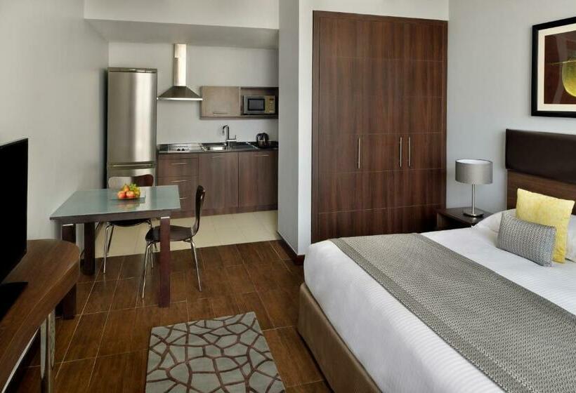 Superior Room King Size Bed, Mövenpick Hotel Apartments Al Mamzar Dubai