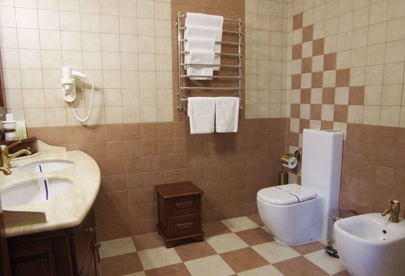 סוויטה נשיאותית, Park Hotel Golosievo