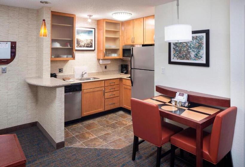 带大床的套房, Residence Inn By Marriott Dothan