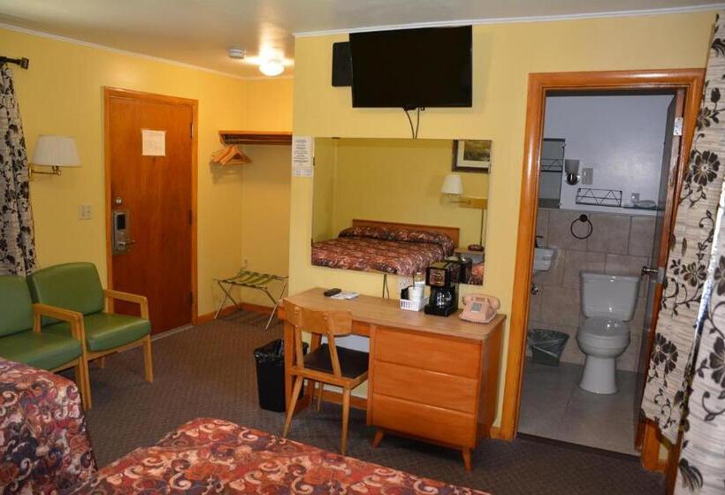 Номер Стандарт 2 Двуспальные Кровати, The Village Motel