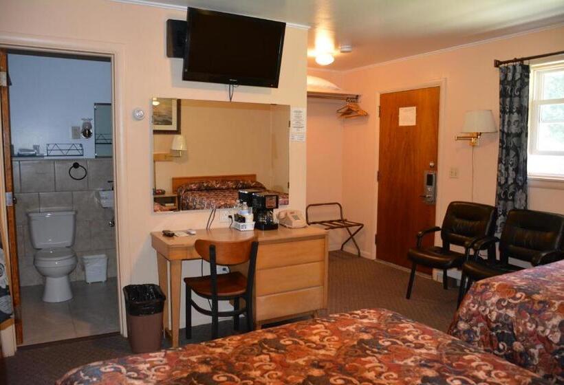 Номер Стандарт 2 Двуспальные Кровати, The Village Motel
