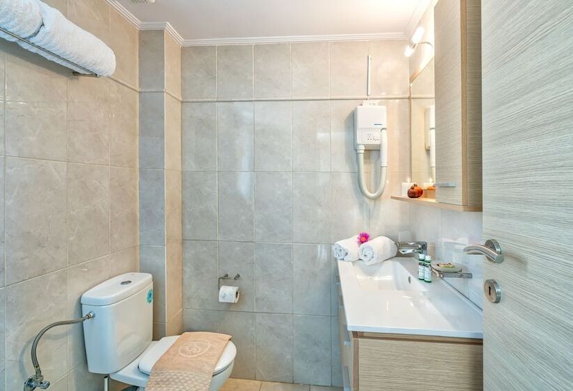 Полулюкс, Ai Yannis Suites And Apartments