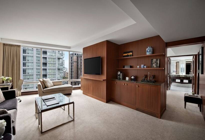 סוויטה דלוקס, Shangrila Toronto