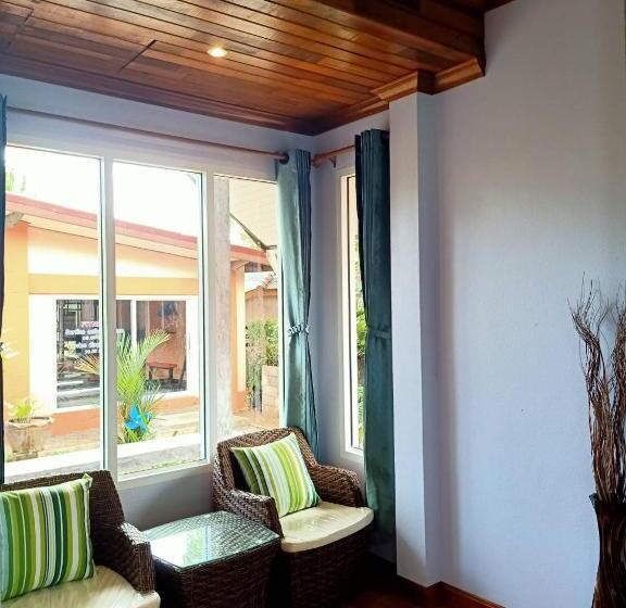 스위트 킹사이즈 침대, Lanta Riviera Beach Resort