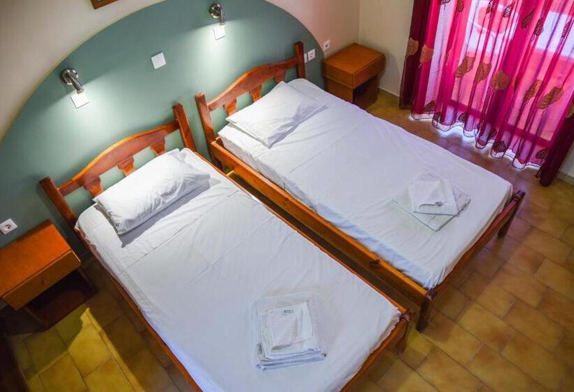 스탠다드 스튜디오, Chrysoula Hotel & Apartments