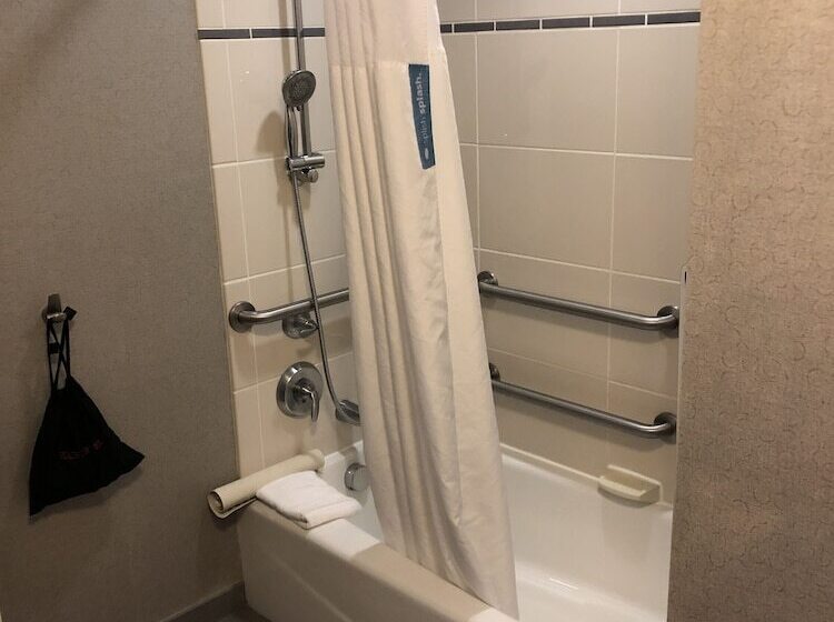 Люкс, Hampton Inn & Suites Chapel Hillcarrboro/downtown