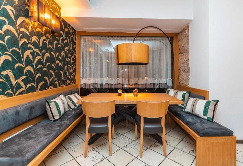 غرفة سوبيريور رباعية, Albergo Caffe Centrale