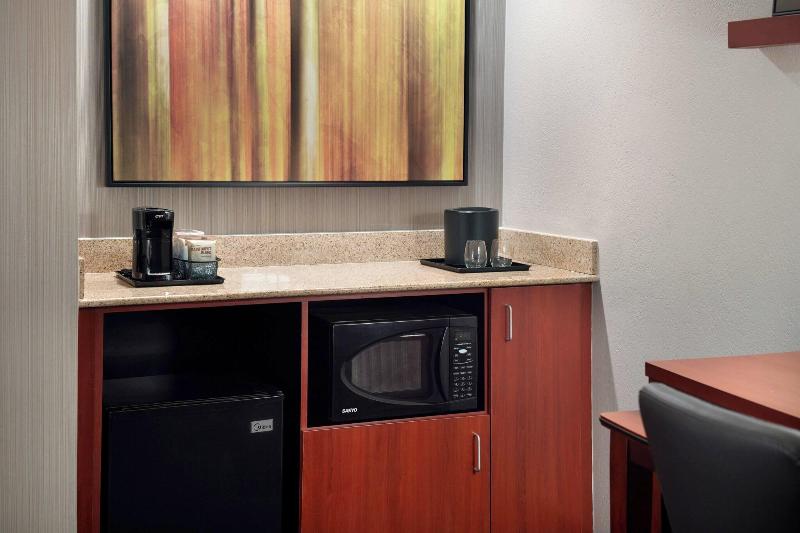 스위트, Courtyard By Marriott Raleigh Cary