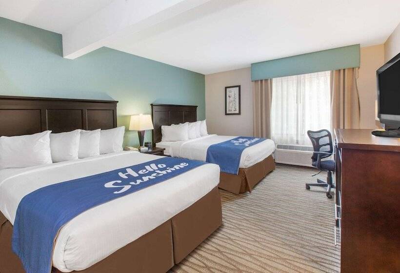 Номер Стандарт 2 Двуспальные Кровати, Days Inn By Wyndham Petoskey