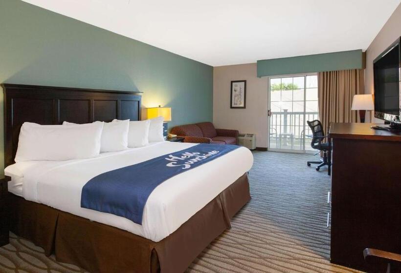 Номер Deluxe Кровать Кинг, Days Inn By Wyndham Petoskey