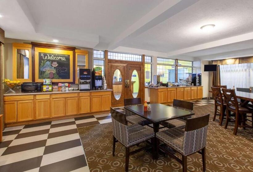 Номер Superior, Days Inn By Wyndham Petoskey