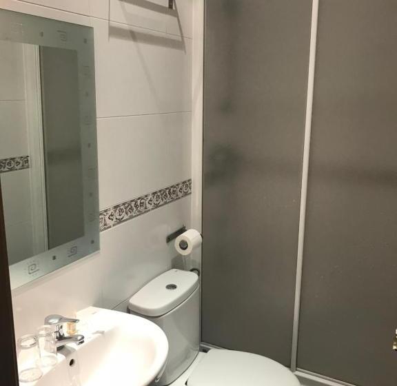 Habitación Estándar Cama Matrimonio, Hostal San Blas