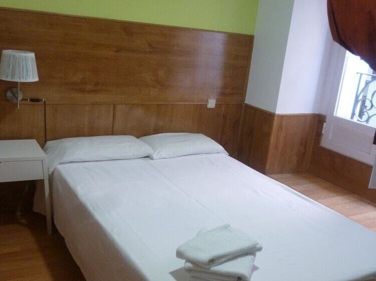 Habitación Estándar Cama Matrimonio, Hostal San Blas