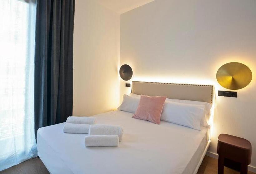 اتاق ساده با بالکن, Casa Trafalgar Barcelona