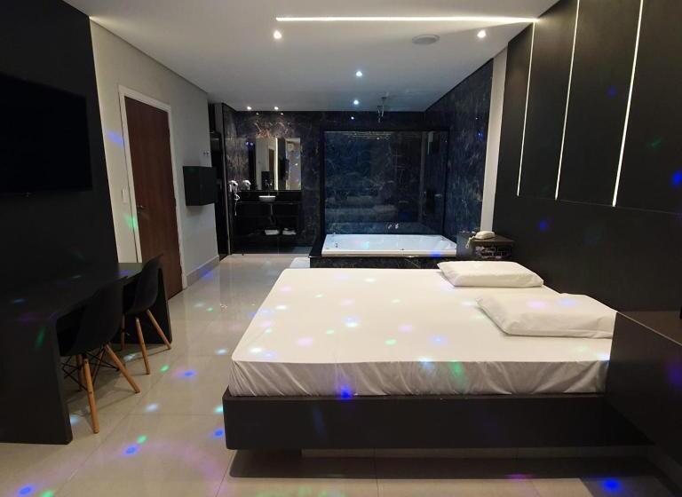 디럭스 스위트, Desejo Motel