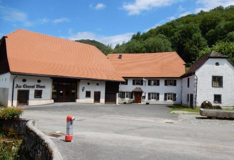 Семейный Номер, Au Cheval Blanc