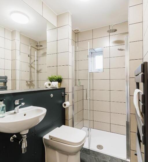 استودیوی لوکس, Prime Suites Lytham