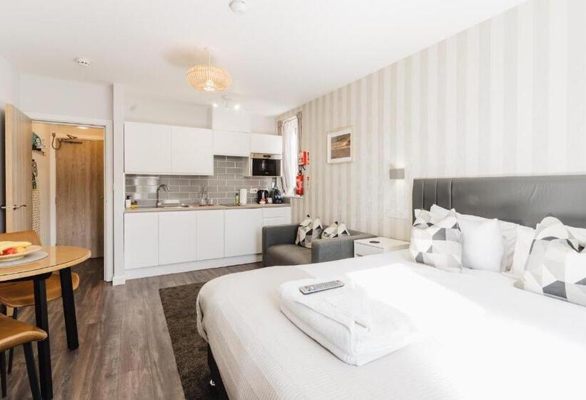 استودیوی لوکس, Prime Suites Lytham