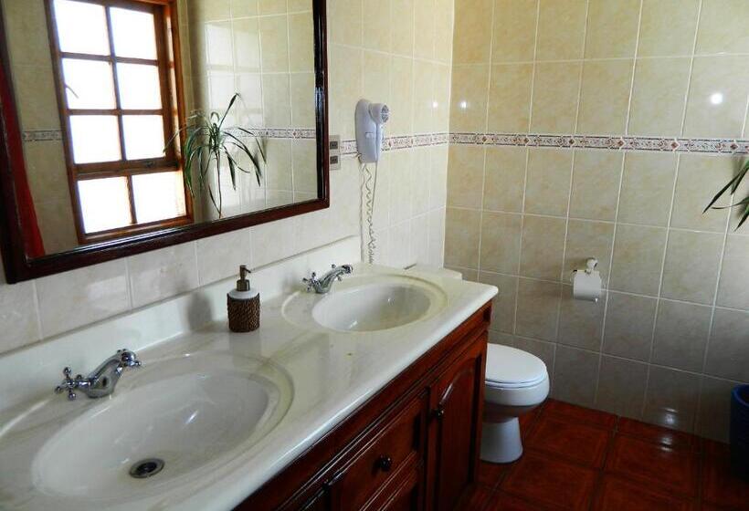 Standard Fyrbäddsrum Delat Badrum, Hostal Torre De Babel