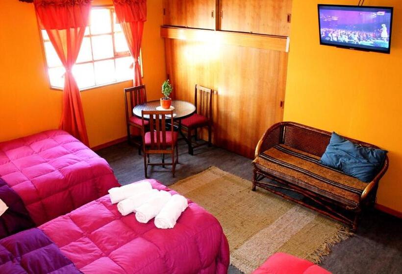Chambre Quadruple Standard Salle de Bains Commune, Hostal Torre De Babel