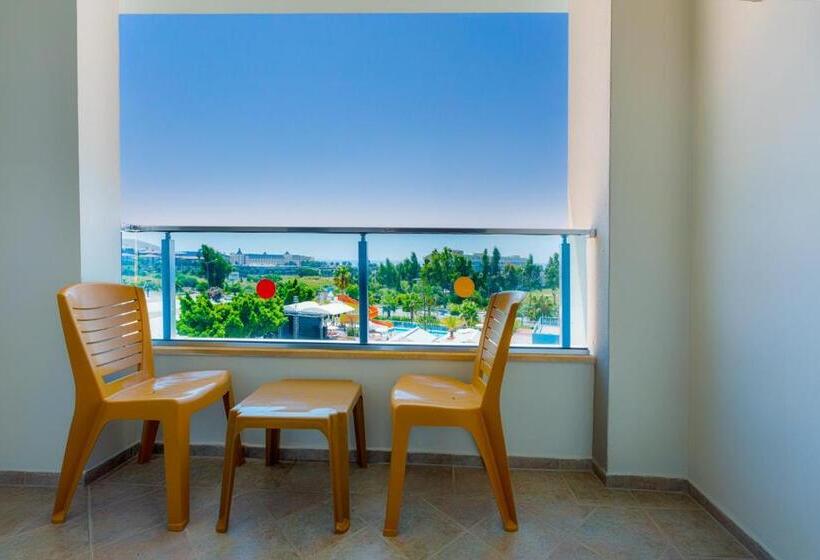 Трехместный Номер Стандарт Вид на Бассейн, Numa Konaktepe Hotel   All Inclusive