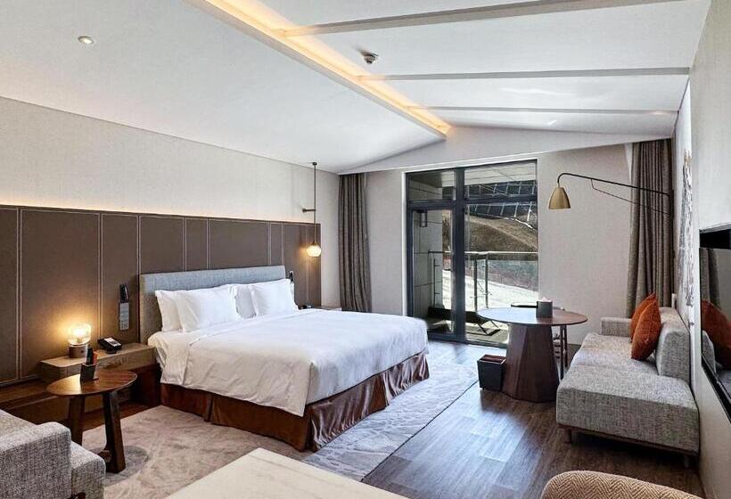 Номер Премиум, Crowne Plaza Chongli Resort, An Ihg