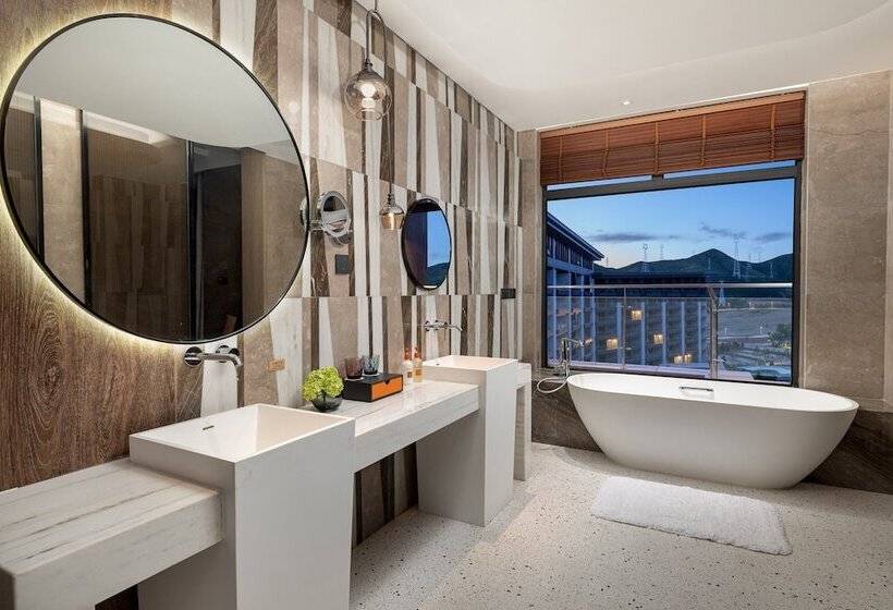 Номер Премиум Вид на Озеро, Crowne Plaza Chongli Resort, An Ihg