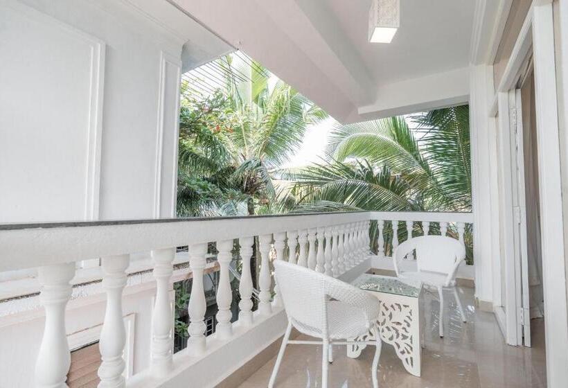 带阳台的高级房间, Lillywoods Zac Beach Resort, Calangute