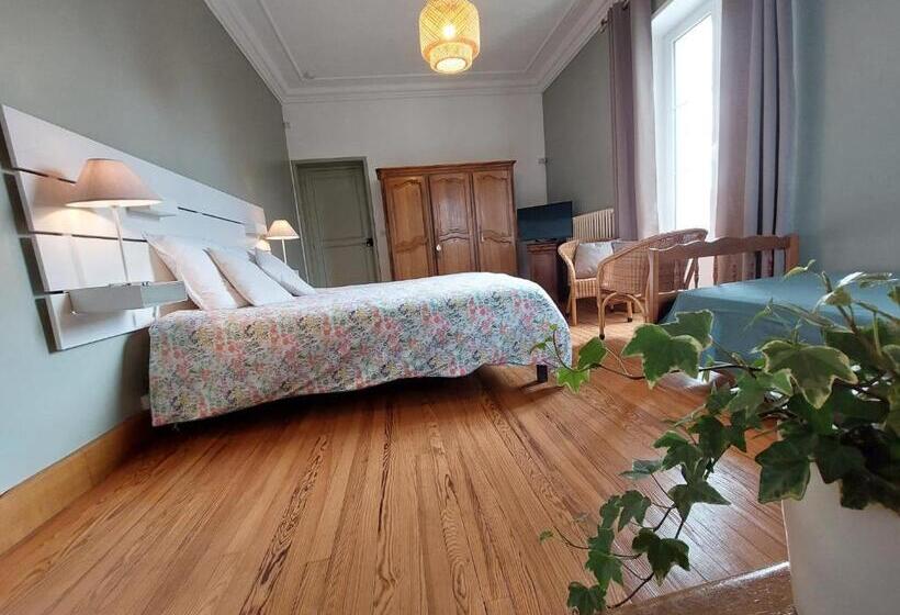 패밀리 룸, Les Chambres D Omaha Beach Etablissement Avec Deux Chambres D Hôtes, Petit Déjeuner Compris Fait Mai