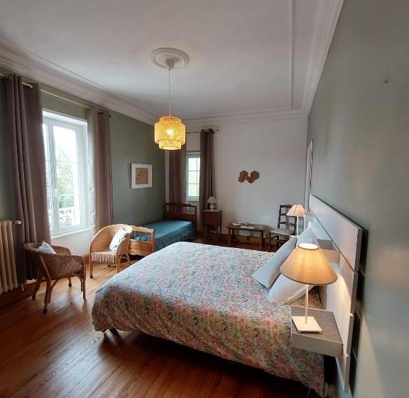 패밀리 룸, Les Chambres D Omaha Beach Etablissement Avec Deux Chambres D Hôtes, Petit Déjeuner Compris Fait Mai