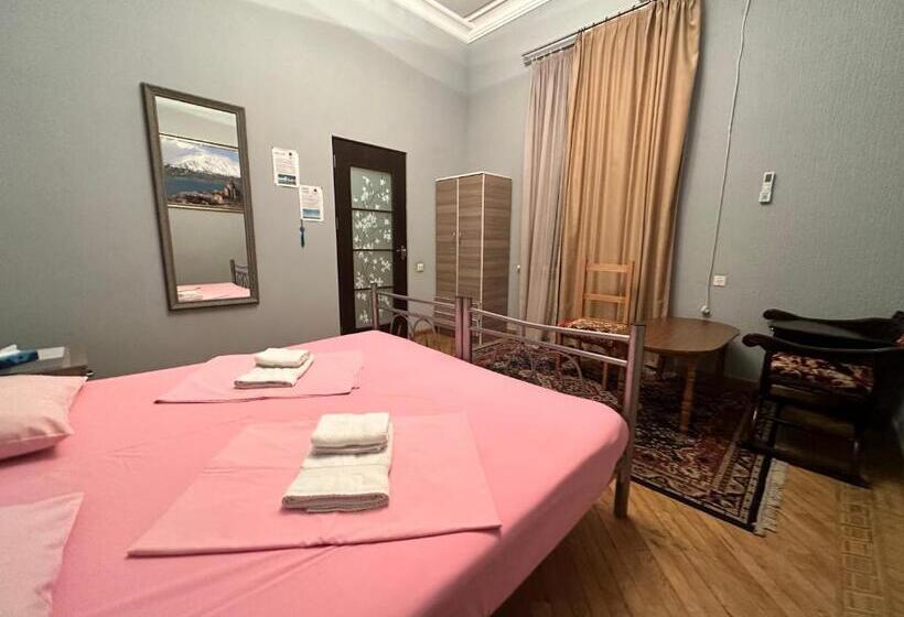이코노미 패밀리 스위트, Bridge House Yerevan Armenia