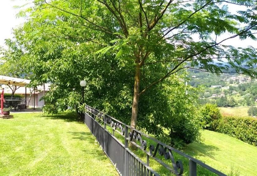 Студио Стандарт Вид на Бассейн, La Collina Dei Franchi