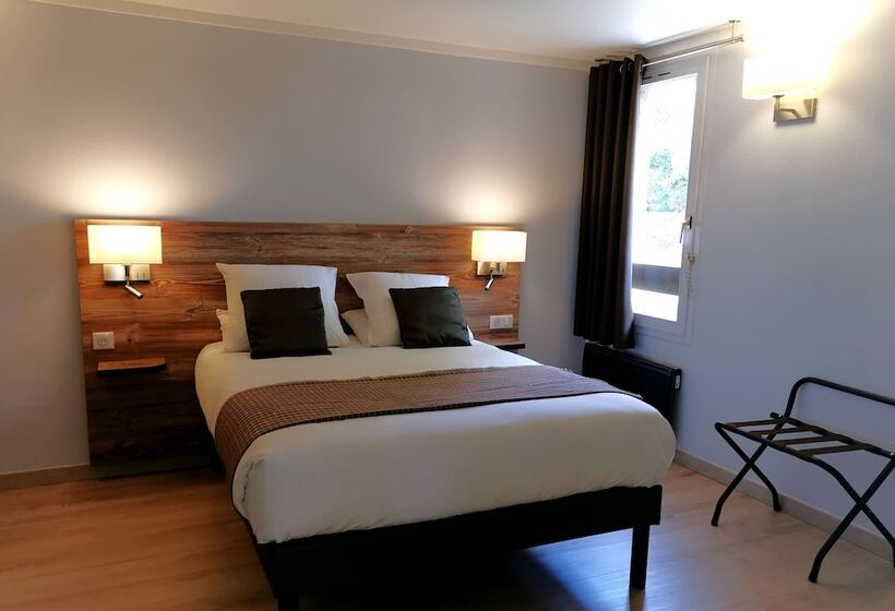 Четырехместный Номер Стандарт, Brit Hotel Confort Pau Lons