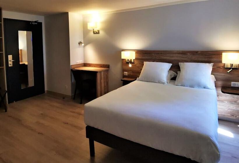 Четырехместный Номер Стандарт, Brit Hotel Confort Pau Lons