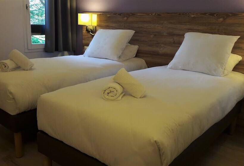Номер Стандарт Трехместный, Brit Hotel Confort Pau Lons