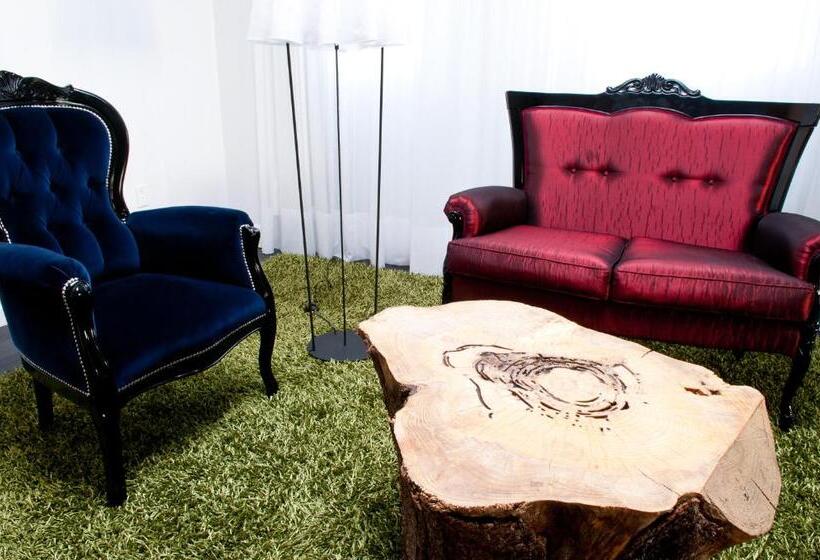 سوییت جونیور, Chez Swann