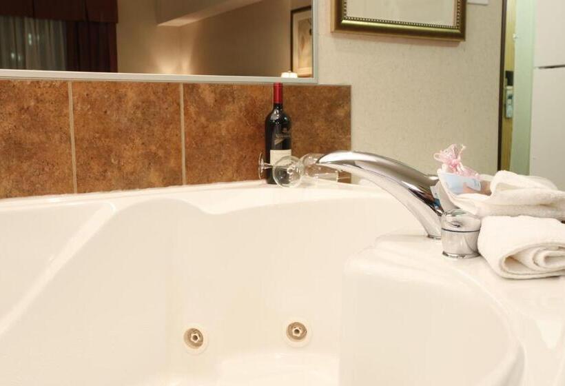 Люкс Кровать Кинг, Pomeroy Inn And Suites Dawson Creek