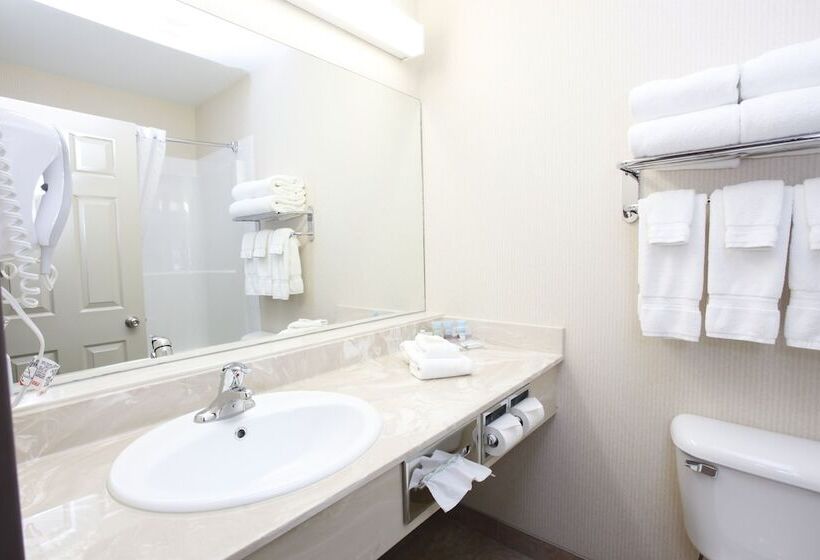 Family Suite, Pomeroy Inn And Suites Dawson Creek