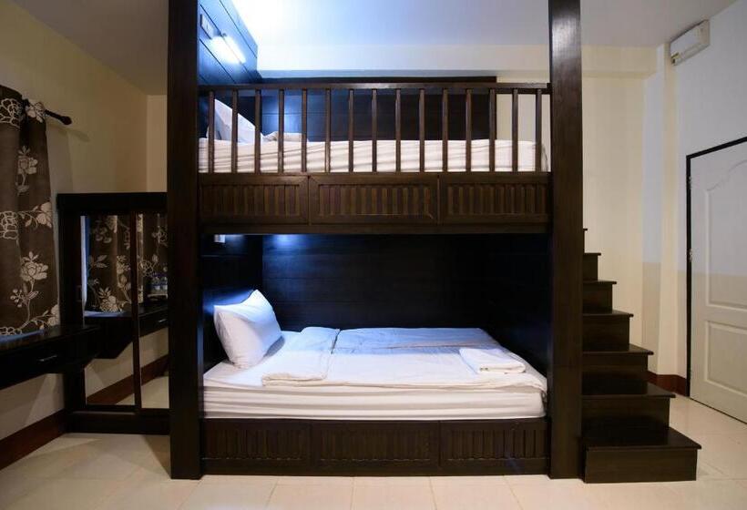 Трехместный Номер Стандарт с Балконом, Chana Place Lanna