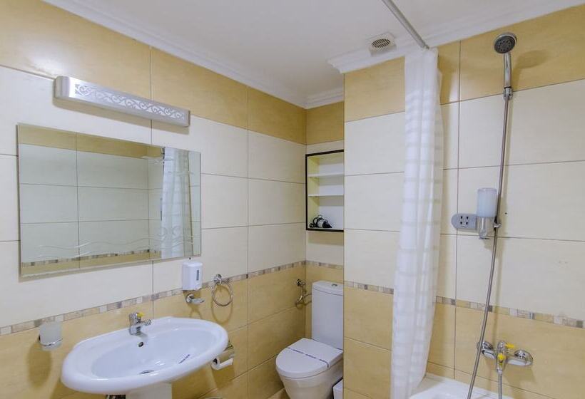 استودیوی استاندارد, Phoenicia Holiday Resort