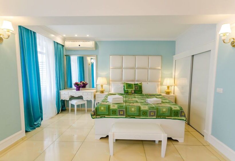 استودیوی استاندارد, Phoenicia Holiday Resort