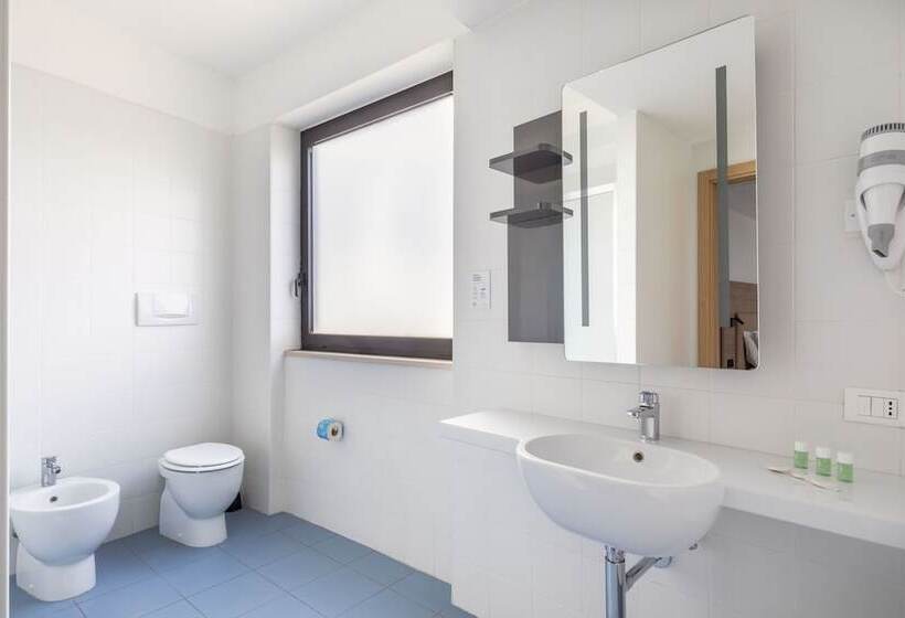 اتاق استاندارد یک نفره, B&b Hotel Pomezia Roma