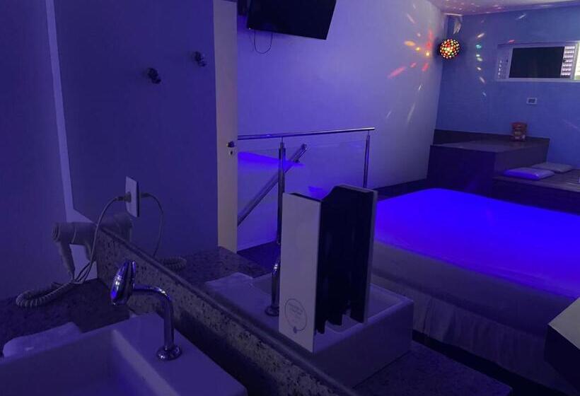 스위트 킹사이즈 침대, Motel Mediterrâneo